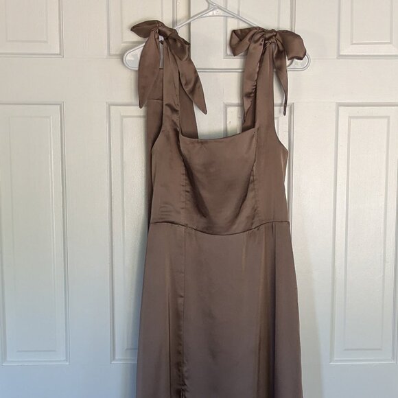 NWT Show Me Your Mumu Claire Midi Dress - Dune Luxe Satin / Mocha Mousse - Picture 4 of 8
